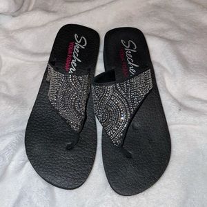 Skechers yoga foam flip flops